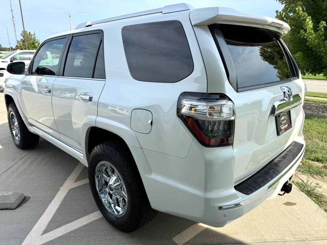 Used 2017 Toyota 4Runner Limited AWD/4WD image 6