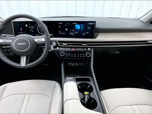Used 2025 Hyundai Sonata Limited FWD image 6
