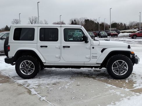 Used 2023 Jeep Wrangler Sahara image 4
