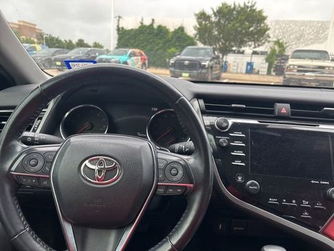 Used 2020 Toyota Camry XSE FWD image 10
