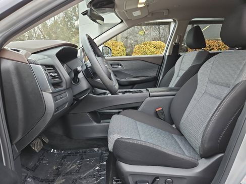 Certified 2023 Nissan Rogue SV image 13