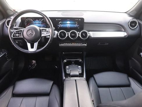 Used 2023 Mercedes-Benz GLB 250 4MATIC w/ Premium Package image 24