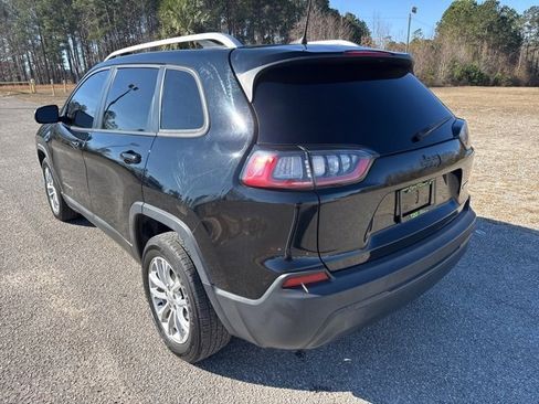 Used 2021 Jeep Cherokee Latitude image 2