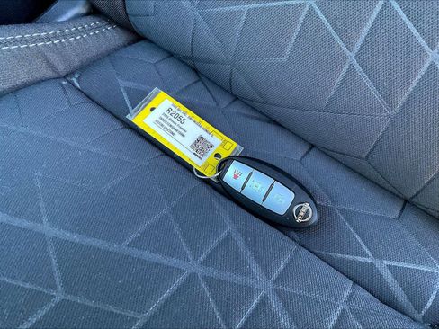 Used 2025 Nissan Frontier SV image 53