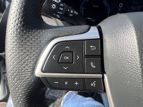 Certified 2025 Toyota Sienna XSE image 37