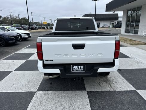 Used 2024 Toyota Tacoma TRD Sport w/ TRD Sport Upgrade Package image 4