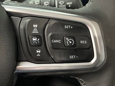 Used 2025 Jeep Wrangler Unlimited Sahara AWD/4WD image 39