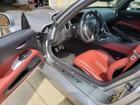 Used 2017 Dodge Viper GTS RWD image 9