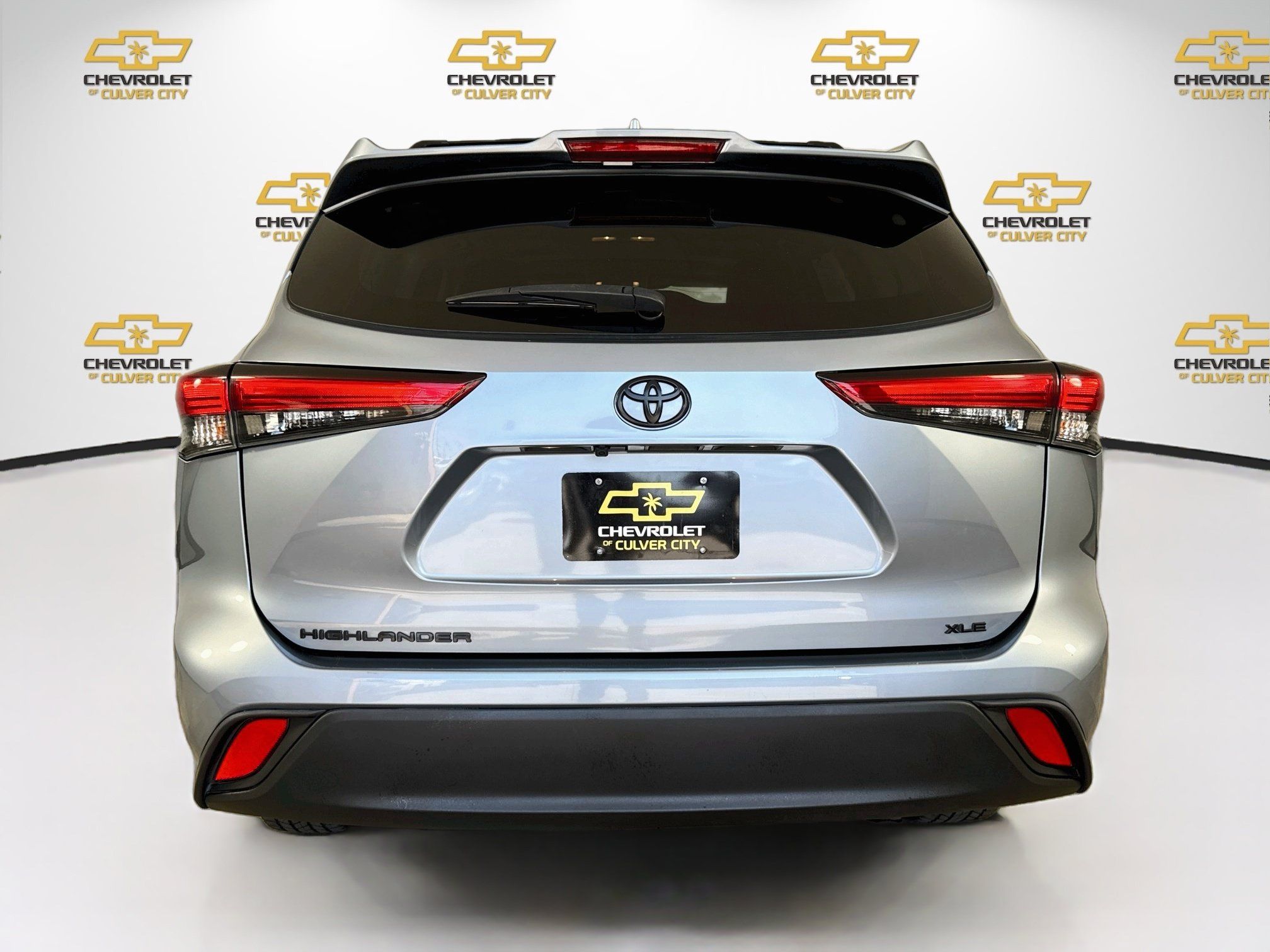 Used 2023 Toyota Highlander XLE FWD image 7