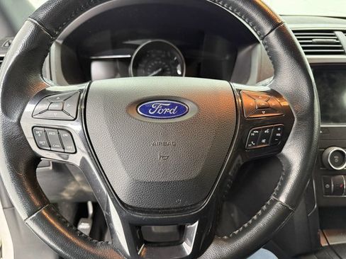 Used 2019 Ford Explorer XLT w/ Equipment Group 202A image 11
