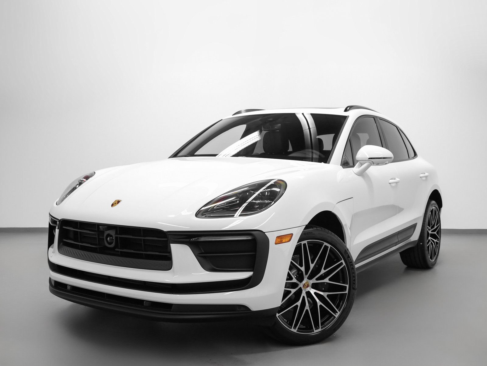 Certified 2026 Porsche Macan AWD/4WD image 6