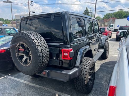Used 2025 Jeep Wrangler Unlimited Sahara AWD/4WD image 8