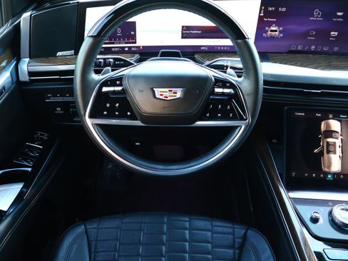 Used 2025 Cadillac Escalade ESV Sport Platinum image 15