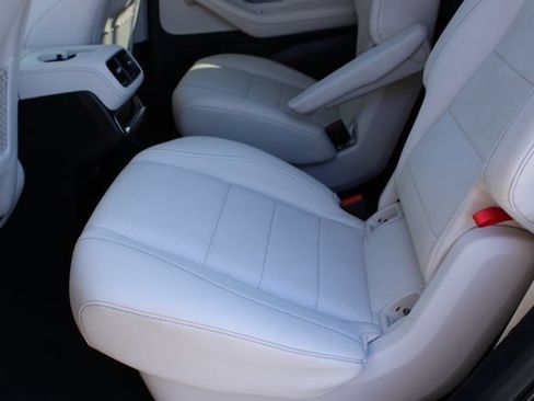Used 2024 Mercedes-Benz GLS 450 4MATIC image 44