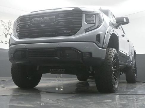 Used 2023 GMC Sierra 1500 AT4 w/ Technology Package AWD/4WD image 4