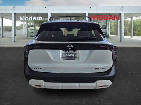 New 2026 Nissan Kicks SR w/ Cold Weather Package image 5