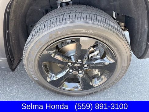 Used 2023 Jeep Grand Cherokee Altitude AWD/4WD image 24