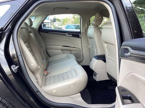 Used 2017 Ford Fusion SE image 29