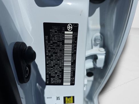 Used 2025 Toyota Corolla LE image 29