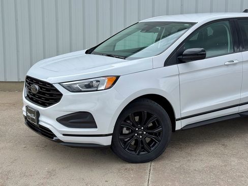 Used 2024 Ford Edge SE w/ Black Appearance Package image 2