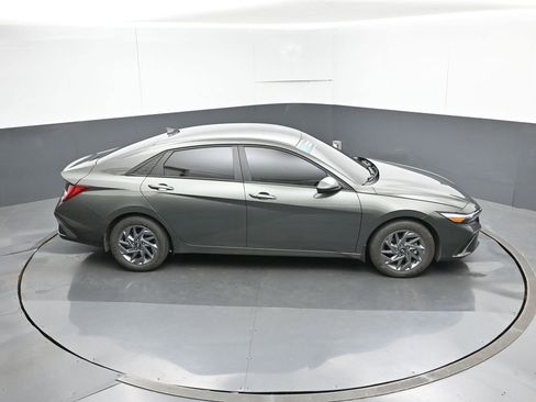 Used 2024 Hyundai Elantra Blue image 51