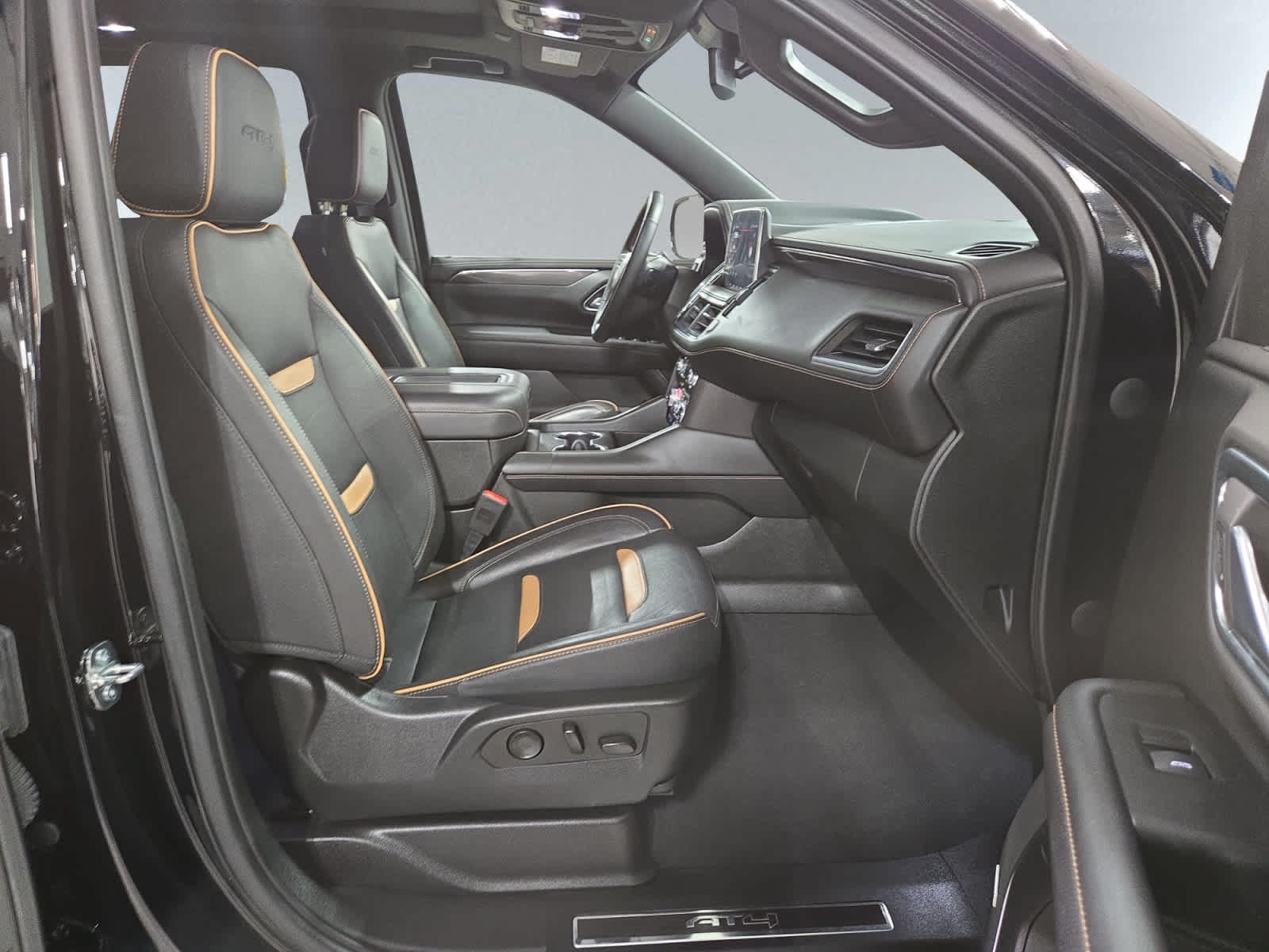Used 2023 GMC Yukon AT4 w/ AT4 Premium Package AWD/4WD image 40