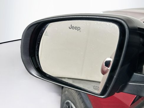 Used 2025 Jeep Compass Trailhawk AWD/4WD image 16