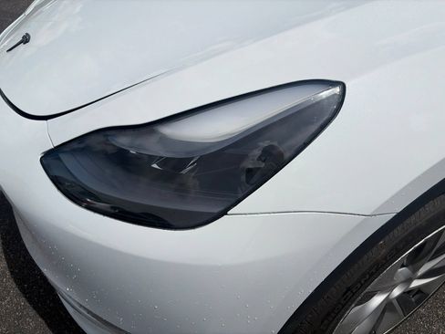 Used 2023 Tesla Model Y Long Range AWD/4WD image 18