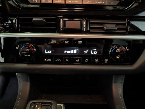 Used 2025 Nissan Pathfinder SV image 22