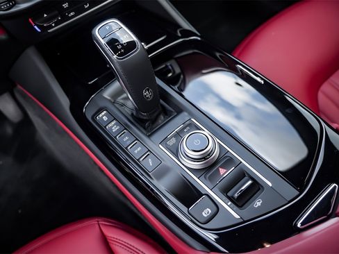 Certified 2022 Maserati Levante GT image 17