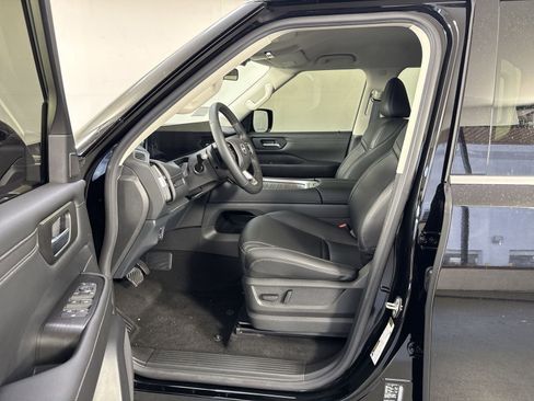 New 2025 Nissan Armada SV image 4