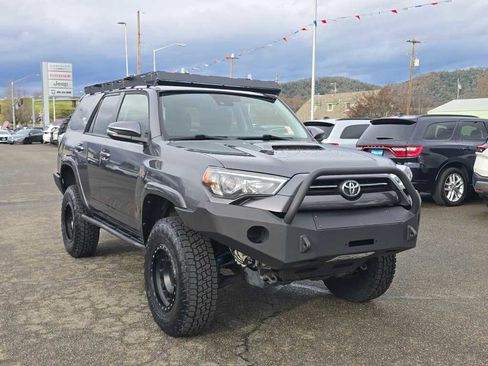 Used 2021 Toyota 4Runner TRD Off-Road Premium image 7