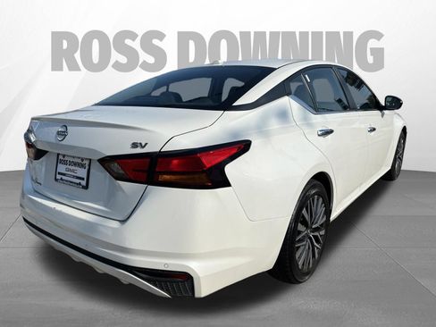 Used 2024 Nissan Altima 2.5 SV FWD image 4