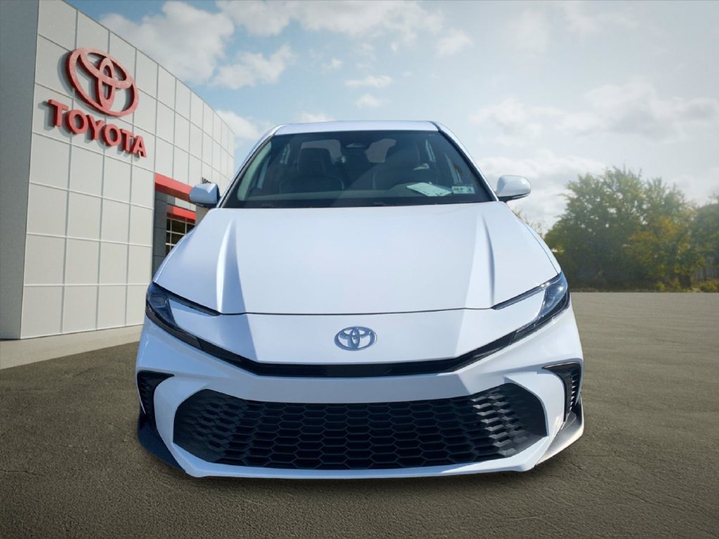 Used 2025 Toyota Camry SE w/ Convenience Package FWD image 8