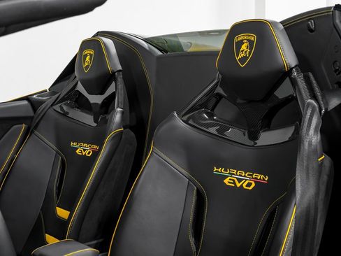Used 2022 Lamborghini Huracan EVO RWD image 19