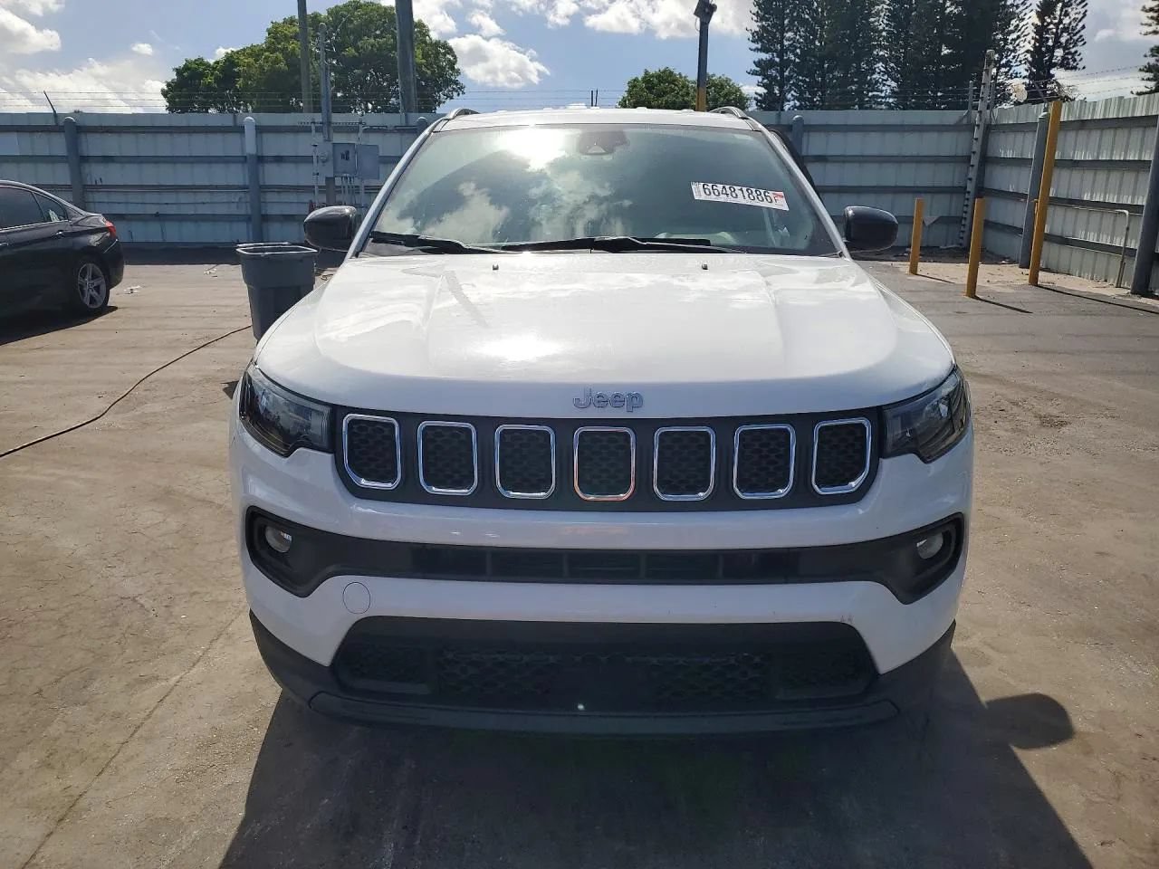 Used 2023 Jeep Compass Latitude AWD/4WD image 5