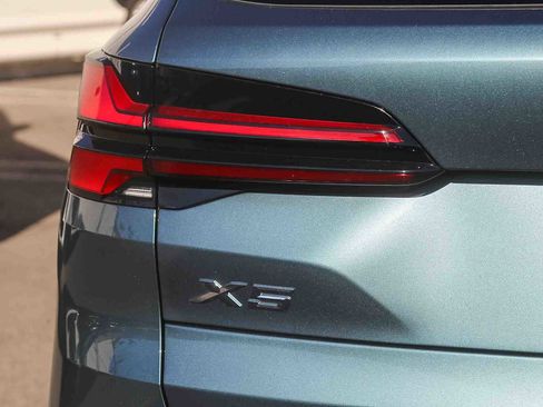 New 2026 BMW X5 sDrive40i w/ Premium Package image 7