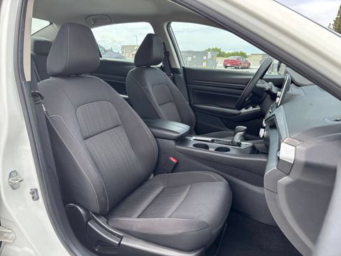 Used 2025 Nissan Altima 2.5 SV FWD image 35