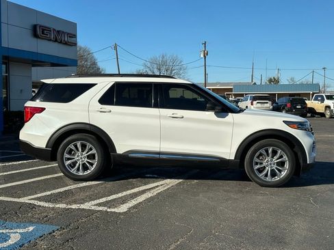 Used 2020 Ford Explorer XLT w/ Equipment Group 202A image 4