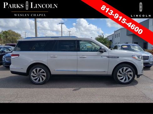 Used 2022 Lincoln Navigator L Reserve image 3