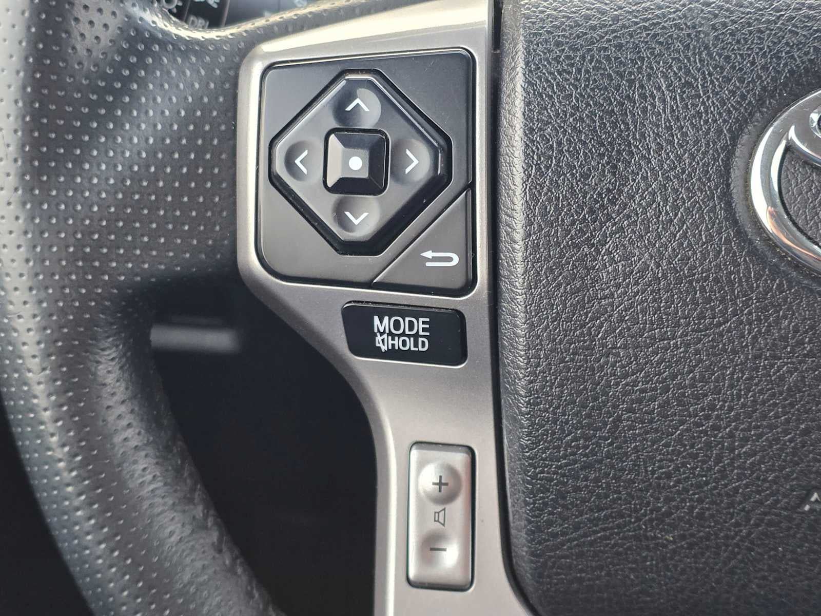 Used 2018 Toyota 4Runner SR5 AWD/4WD image 27