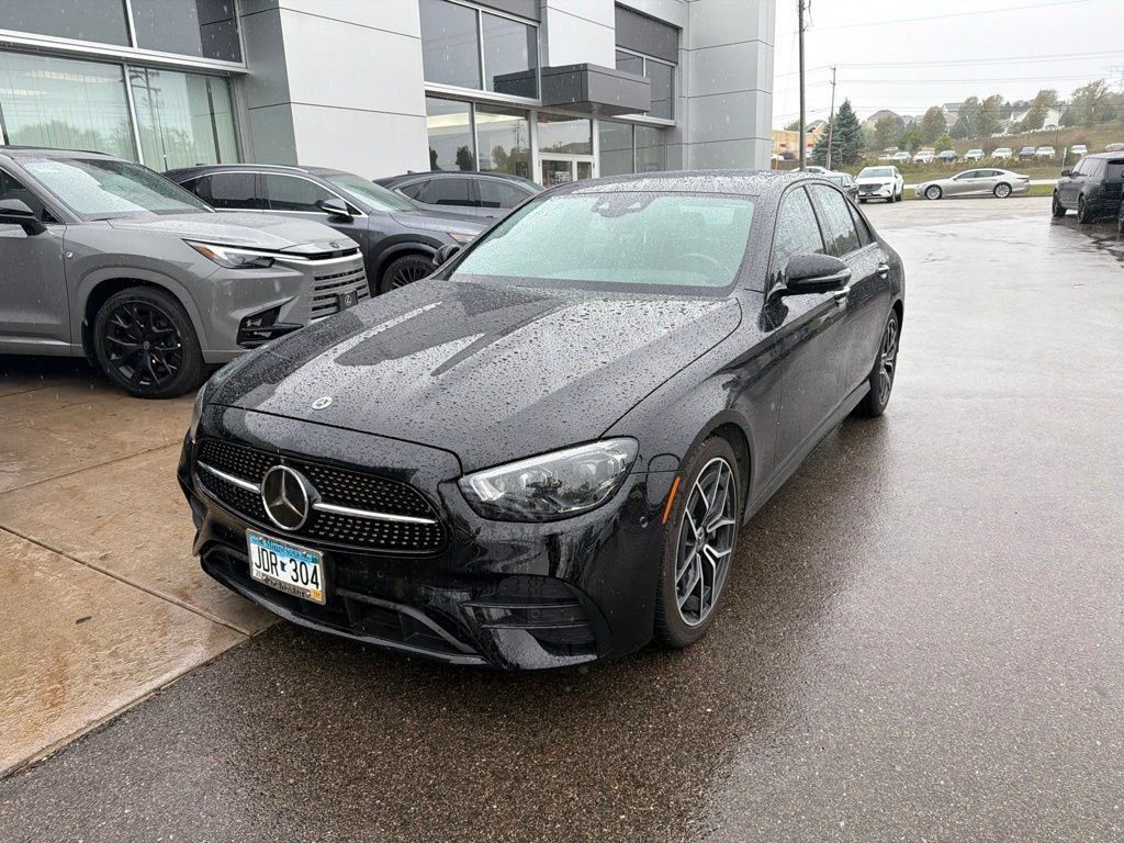 Used 2022 Mercedes-Benz E 350 4MATIC Sedan image 4