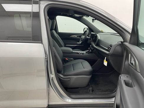 New 2026 Chevrolet Traverse LT w/ Sun and Wheel Package AWD/4WD image 16