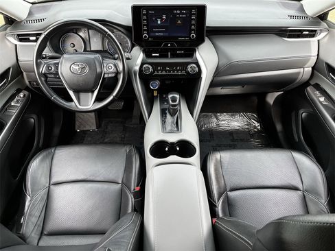 Used 2021 Toyota Venza LE image 9