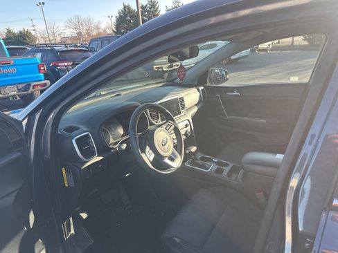 Used 2022 Kia Sportage LX image 7