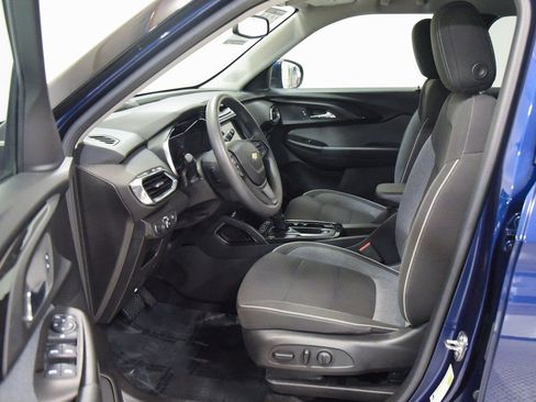 Used 2022 Chevrolet TrailBlazer LT w/ Convenience Package image 2