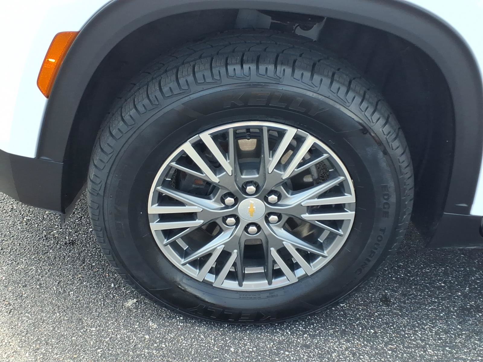 Used 2024 Chevrolet Traverse LT w/ LPO, Floor Liner Package FWD image 29