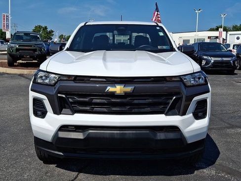 Used 2024 Chevrolet Colorado LT w/ LT Convenience Package II AWD/4WD image 2