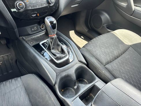 Used 2018 Nissan Rogue S FWD image 25