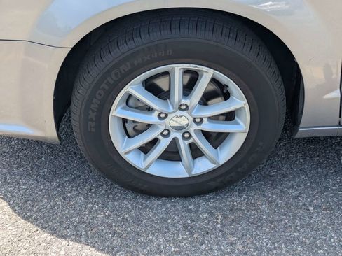 Used 2019 Dodge Grand Caravan SXT FWD image 11